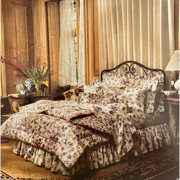 Laura Ashley Chinese Silk Queen Flat Sheet - Picture 3 of 3